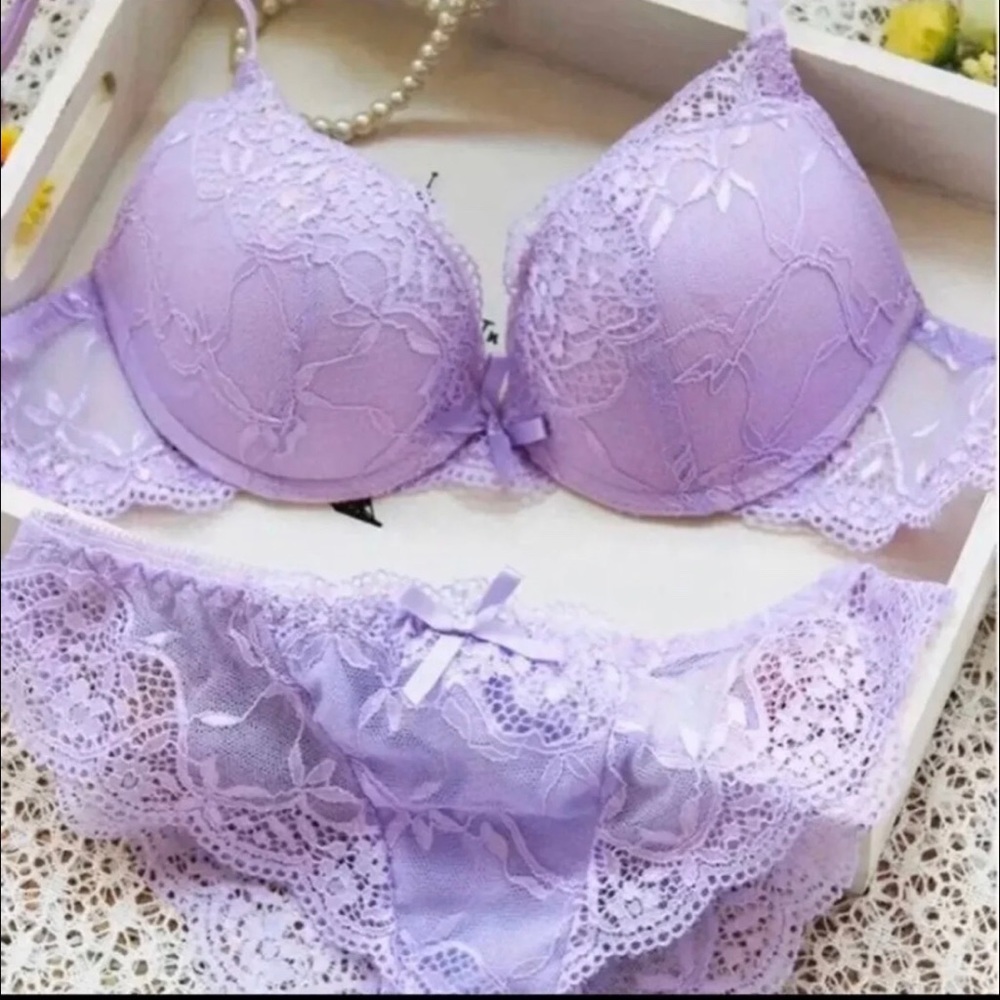2 Sets Of Lace Bra With Matching Panties - image 3